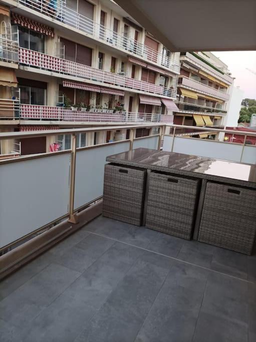 Emplacement De Premier Ordre En Bas Des Plages Et Des Commerces ฌวง-เลส์-แป็งส์ ภายนอก รูปภาพ